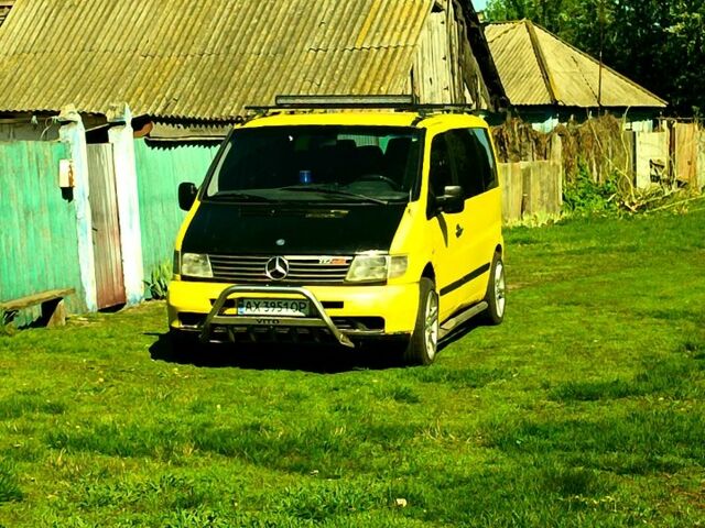 Желтый Мерседес Вито, объемом двигателя 2.2 л и пробегом 180 тыс. км за 6000 $, фото 1 на Automoto.ua