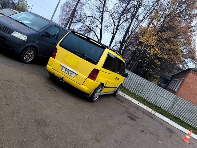 Желтый Мерседес Вито, объемом двигателя 2.2 л и пробегом 180 тыс. км за 6000 $, фото 6 на Automoto.ua