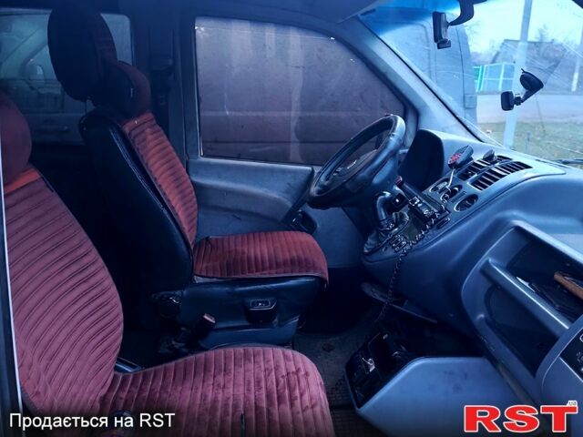 Желтый Мерседес Вито, объемом двигателя 2.2 л и пробегом 180 тыс. км за 6000 $, фото 2 на Automoto.ua