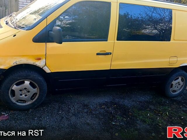 Желтый Мерседес Вито, объемом двигателя 2.1 л и пробегом 354 тыс. км за 4000 $, фото 5 на Automoto.ua