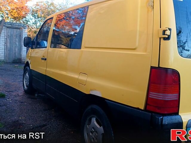 Желтый Мерседес Вито, объемом двигателя 2.1 л и пробегом 354 тыс. км за 4000 $, фото 2 на Automoto.ua