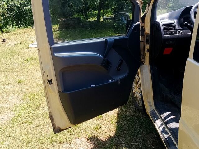 Жовтий Мерседес Віто, об'ємом двигуна 2.1 л та пробігом 317 тис. км за 3500 $, фото 3 на Automoto.ua
