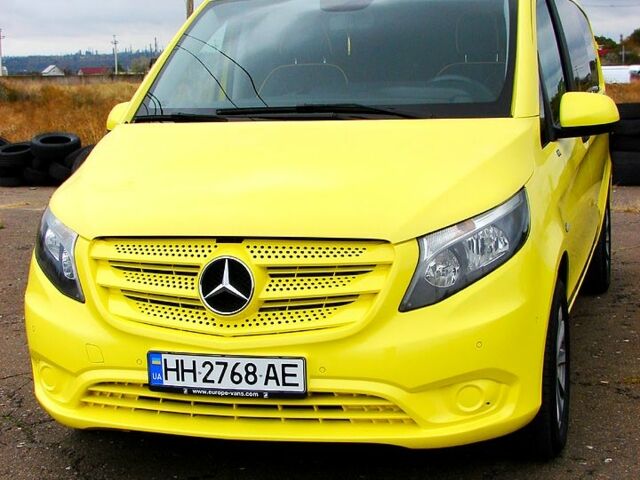 Жовтий Мерседес Віто, об'ємом двигуна 2.1 л та пробігом 181 тис. км за 28000 $, фото 1 на Automoto.ua