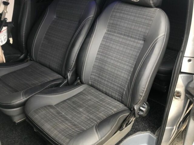 Сірий Мерседес Віто, об'ємом двигуна 2.2 л та пробігом 333 тис. км за 8000 $, фото 5 на Automoto.ua