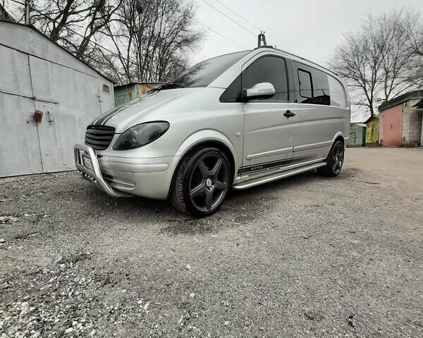 Серый Мерседес Вито, объемом двигателя 2.15 л и пробегом 370 тыс. км за 8500 $, фото 2 на Automoto.ua