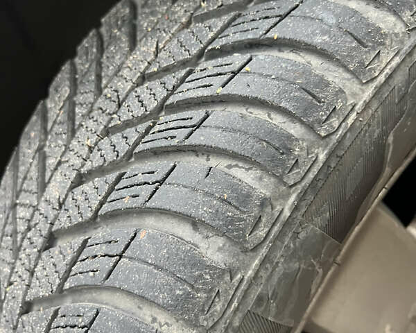 Серый Мерседес Вито, объемом двигателя 2.15 л и пробегом 333 тыс. км за 5700 $, фото 7 на Automoto.ua