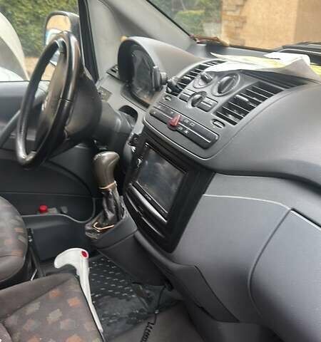 Серый Мерседес Вито, объемом двигателя 2.99 л и пробегом 410 тыс. км за 12500 $, фото 4 на Automoto.ua