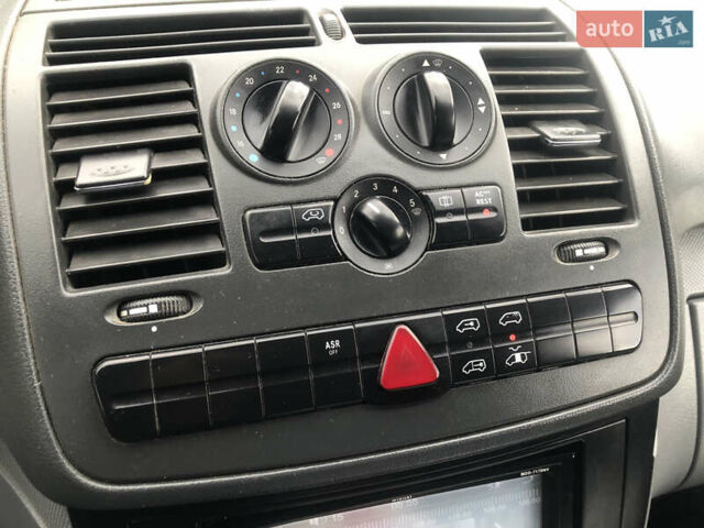 Серый Мерседес Вито, объемом двигателя 2.15 л и пробегом 413 тыс. км за 6500 $, фото 6 на Automoto.ua