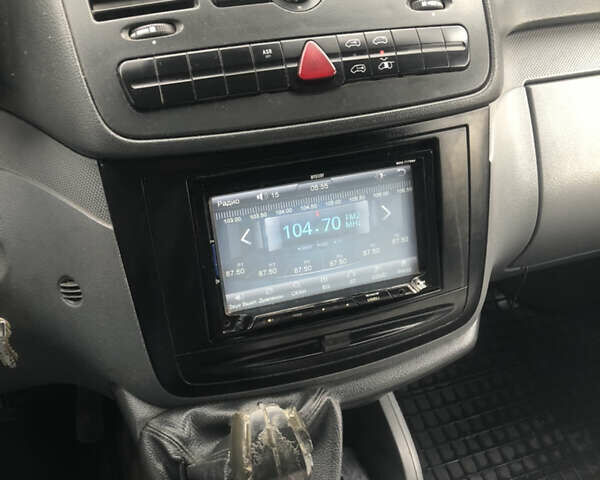 Серый Мерседес Вито, объемом двигателя 2.15 л и пробегом 413 тыс. км за 6500 $, фото 1 на Automoto.ua