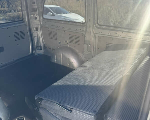 Серый Мерседес Вито, объемом двигателя 2.15 л и пробегом 344 тыс. км за 9400 $, фото 11 на Automoto.ua