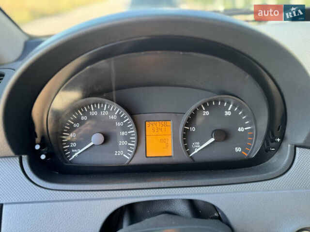 Серый Мерседес Вито, объемом двигателя 2.15 л и пробегом 344 тыс. км за 9400 $, фото 4 на Automoto.ua