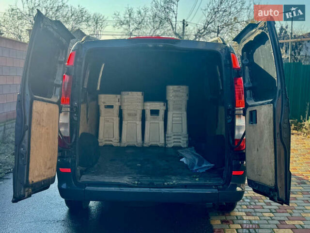 Серый Мерседес Вито, объемом двигателя 2.14 л и пробегом 370 тыс. км за 9000 $, фото 5 на Automoto.ua