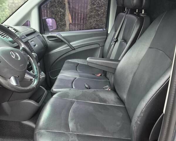 Серый Мерседес Вито, объемом двигателя 2.99 л и пробегом 330 тыс. км за 14000 $, фото 24 на Automoto.ua