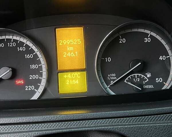 Серый Мерседес Вито, объемом двигателя 2.14 л и пробегом 300 тыс. км за 12800 $, фото 15 на Automoto.ua
