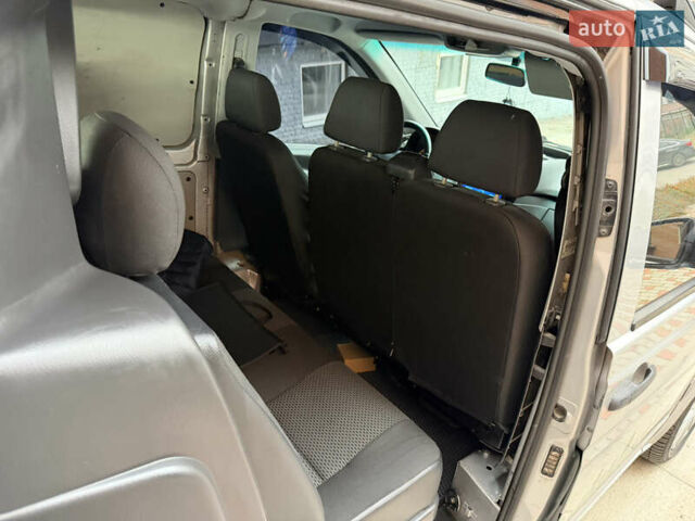 Серый Мерседес Вито, объемом двигателя 2.14 л и пробегом 389 тыс. км за 11499 $, фото 16 на Automoto.ua