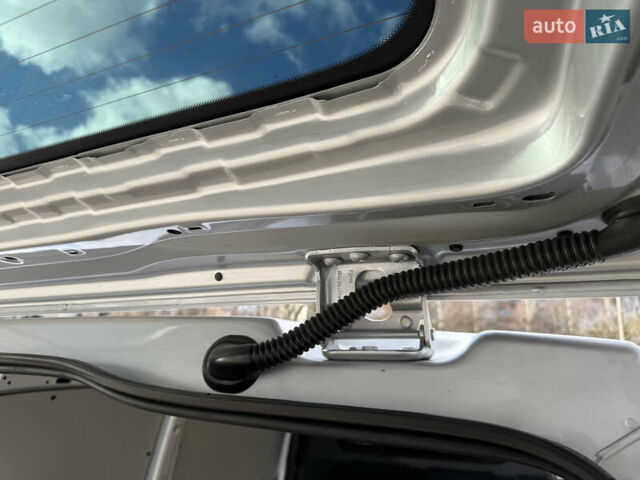 Серый Мерседес Вито, объемом двигателя 2 л и пробегом 125 тыс. км за 28499 $, фото 30 на Automoto.ua
