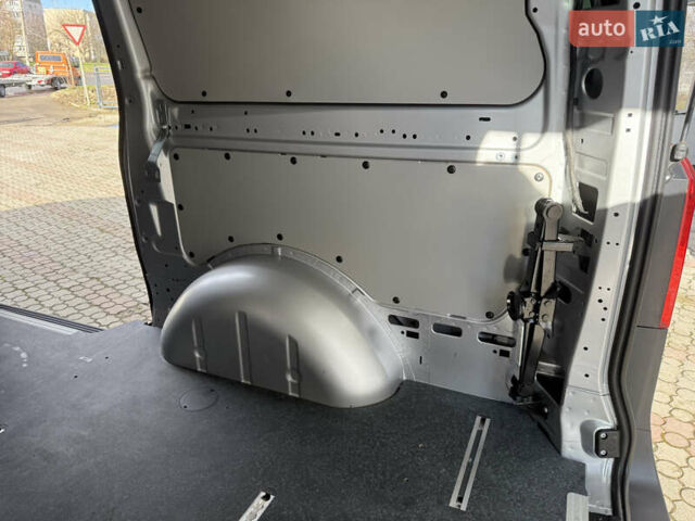 Серый Мерседес Вито, объемом двигателя 2 л и пробегом 125 тыс. км за 28499 $, фото 28 на Automoto.ua