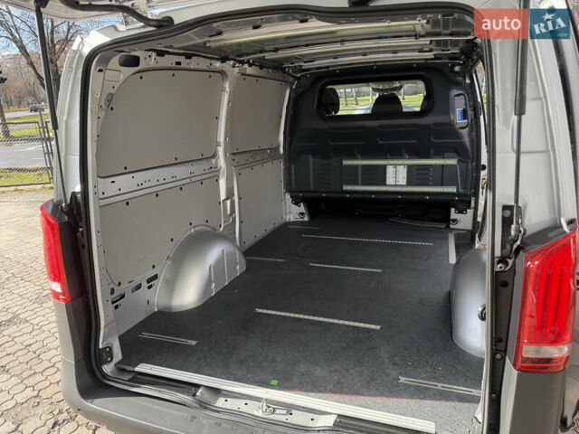 Серый Мерседес Вито, объемом двигателя 2 л и пробегом 125 тыс. км за 28499 $, фото 36 на Automoto.ua