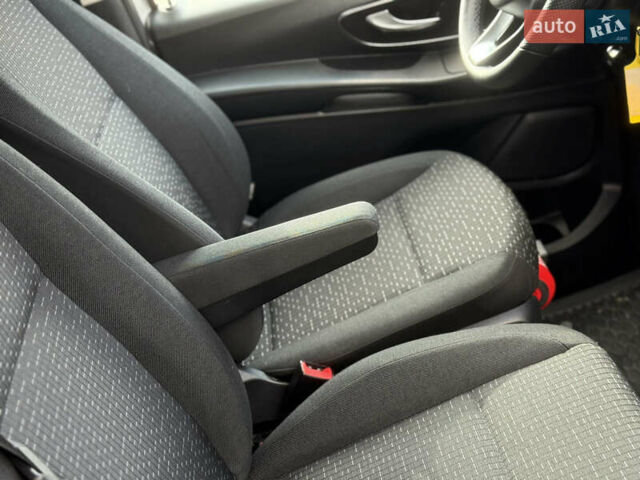 Серый Мерседес Вито, объемом двигателя 2 л и пробегом 125 тыс. км за 28499 $, фото 9 на Automoto.ua