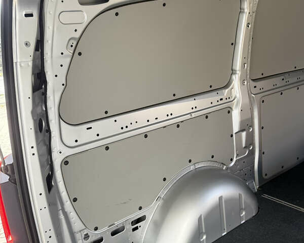 Серый Мерседес Вито, объемом двигателя 2 л и пробегом 125 тыс. км за 28499 $, фото 29 на Automoto.ua