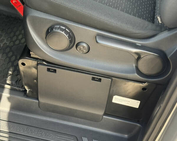 Серый Мерседес Вито, объемом двигателя 2 л и пробегом 125 тыс. км за 28499 $, фото 12 на Automoto.ua