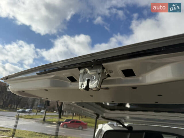 Серый Мерседес Вито, объемом двигателя 2 л и пробегом 125 тыс. км за 28499 $, фото 34 на Automoto.ua