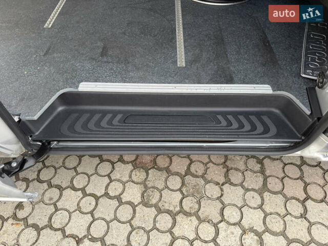 Серый Мерседес Вито, объемом двигателя 2 л и пробегом 125 тыс. км за 28499 $, фото 37 на Automoto.ua