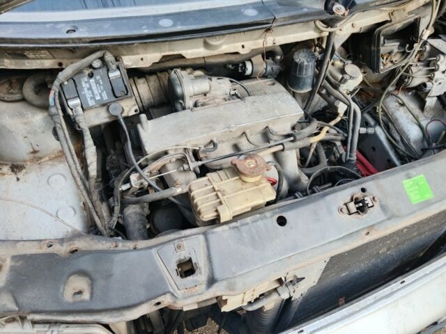 Серый Мерседес Вито, объемом двигателя 2 л и пробегом 999 тыс. км за 1725 $, фото 3 на Automoto.ua