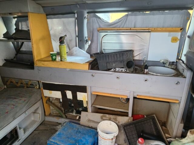 Серый Мерседес Вито, объемом двигателя 2 л и пробегом 999 тыс. км за 1725 $, фото 7 на Automoto.ua