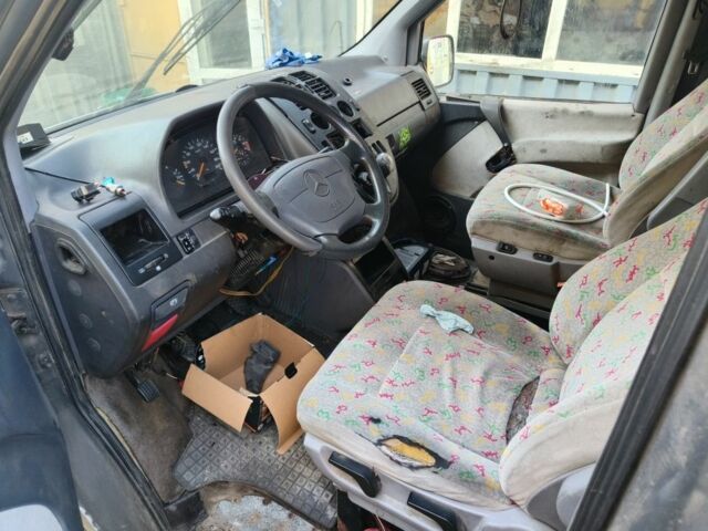 Серый Мерседес Вито, объемом двигателя 2 л и пробегом 999 тыс. км за 1725 $, фото 5 на Automoto.ua