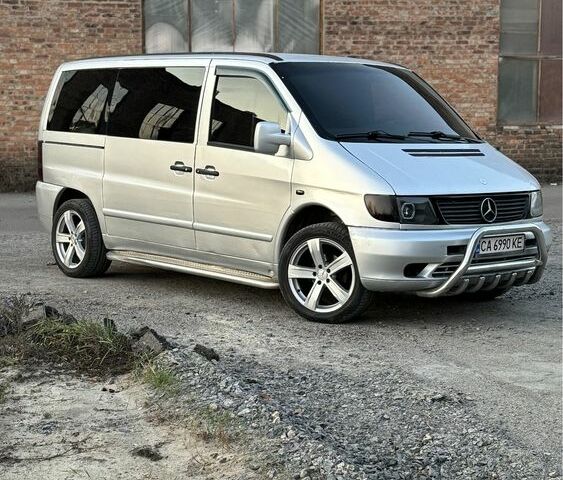 Серый Мерседес Вито, объемом двигателя 2.2 л и пробегом 400 тыс. км за 4000 $, фото 4 на Automoto.ua