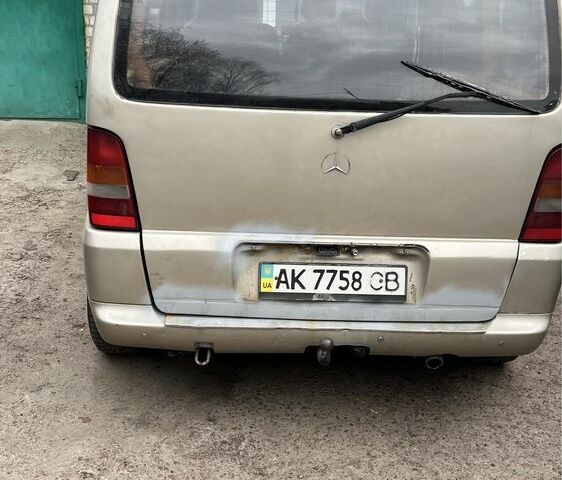 Серый Мерседес Вито, объемом двигателя 2.1 л и пробегом 297 тыс. км за 5500 $, фото 1 на Automoto.ua