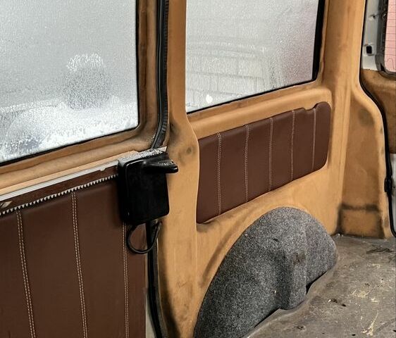Серый Мерседес Вито, объемом двигателя 2.1 л и пробегом 297 тыс. км за 5500 $, фото 7 на Automoto.ua