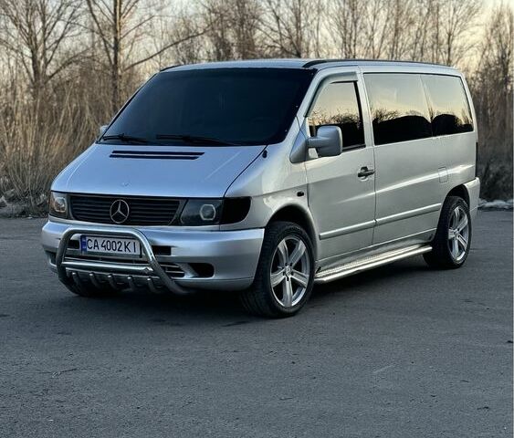 Серый Мерседес Вито, объемом двигателя 2.2 л и пробегом 400 тыс. км за 4000 $, фото 1 на Automoto.ua