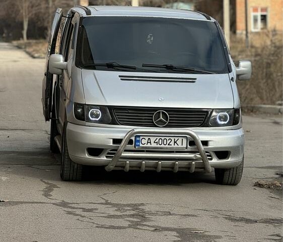 Серый Мерседес Вито, объемом двигателя 2.2 л и пробегом 400 тыс. км за 4000 $, фото 2 на Automoto.ua