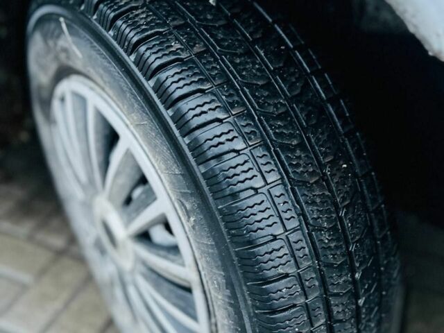 Серый Мерседес Вито, объемом двигателя 2.2 л и пробегом 318 тыс. км за 2850 $, фото 6 на Automoto.ua