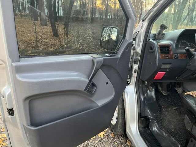 Сірий Мерседес Віто, об'ємом двигуна 2.2 л та пробігом 400 тис. км за 5000 $, фото 9 на Automoto.ua