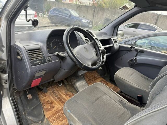 Мерседес Віто 2002 у Хусте на Automoto.ua Сірий Мерседес Віто, об'ємом двигуна 0 л та пробігом 220 тис. км за 2400 $, фото 1 на Automoto.ua
