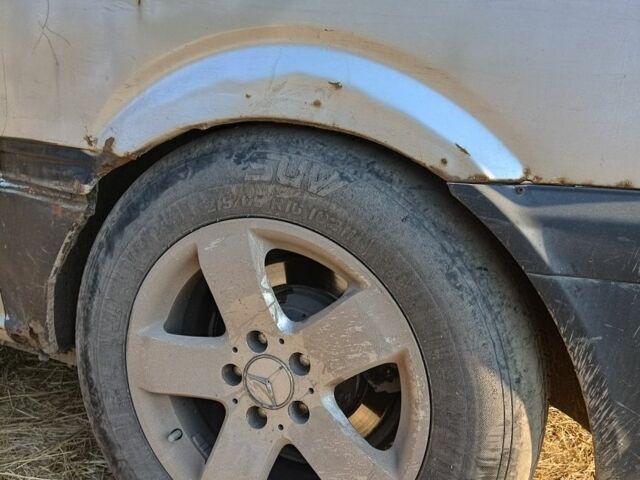 Сірий Мерседес Віто, об'ємом двигуна 2.1 л та пробігом 500 тис. км за 4000 $, фото 5 на Automoto.ua