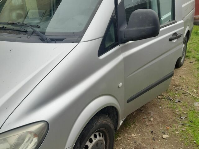 Серый Мерседес Вито, объемом двигателя 2.2 л и пробегом 363 тыс. км за 5300 $, фото 1 на Automoto.ua