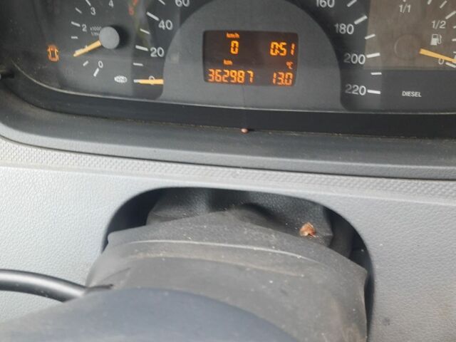 Серый Мерседес Вито, объемом двигателя 2.2 л и пробегом 363 тыс. км за 5300 $, фото 7 на Automoto.ua