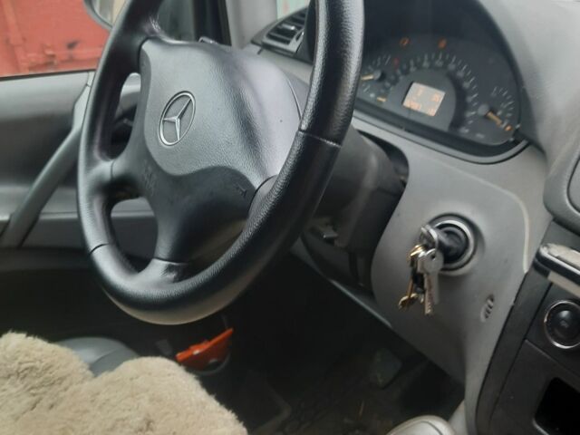 Серый Мерседес Вито, объемом двигателя 2.2 л и пробегом 363 тыс. км за 5300 $, фото 5 на Automoto.ua