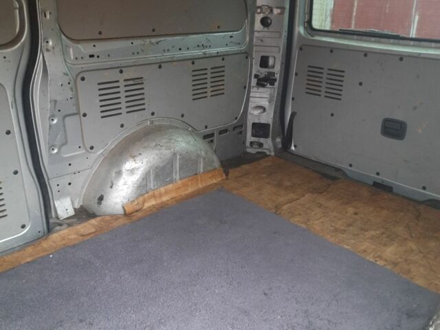 Серый Мерседес Вито, объемом двигателя 2.2 л и пробегом 363 тыс. км за 5300 $, фото 4 на Automoto.ua