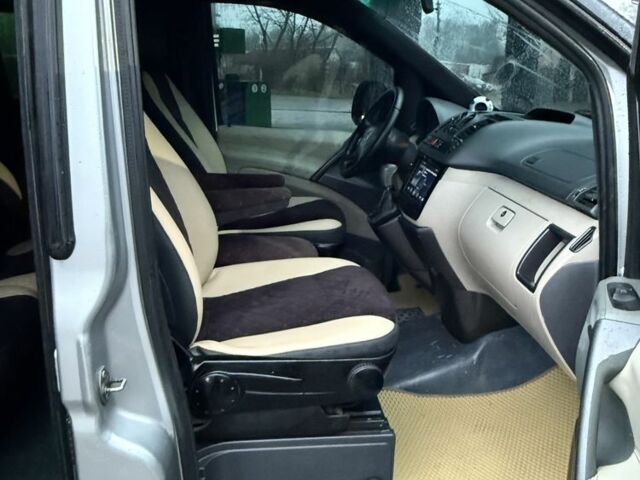 Серый Мерседес Вито, объемом двигателя 2.1 л и пробегом 330 тыс. км за 10500 $, фото 11 на Automoto.ua