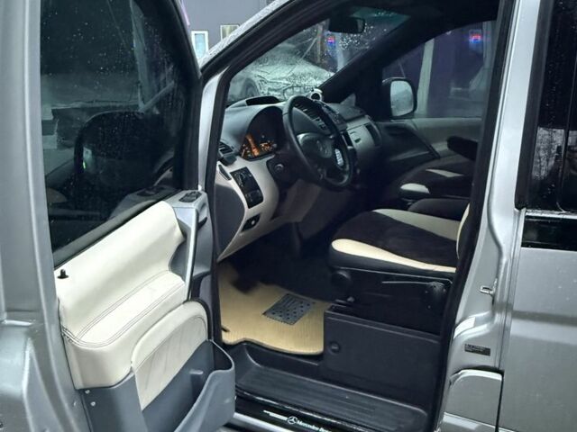 Серый Мерседес Вито, объемом двигателя 2.1 л и пробегом 330 тыс. км за 10500 $, фото 8 на Automoto.ua