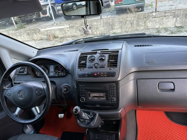 Серый Мерседес Вито, объемом двигателя 2.1 л и пробегом 330 тыс. км за 10300 $, фото 7 на Automoto.ua