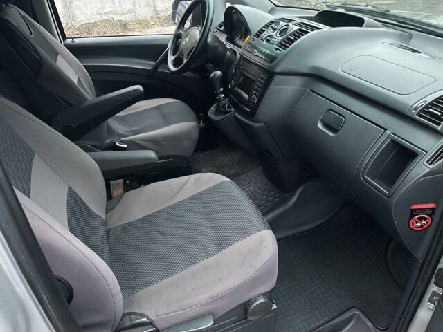 Серый Мерседес Вито, объемом двигателя 2.2 л и пробегом 260 тыс. км за 10000 $, фото 9 на Automoto.ua