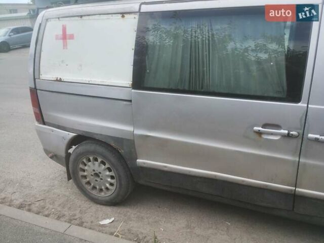 Серый Мерседес Вито, объемом двигателя 2.3 л и пробегом 333 тыс. км за 2450 $, фото 3 на Automoto.ua