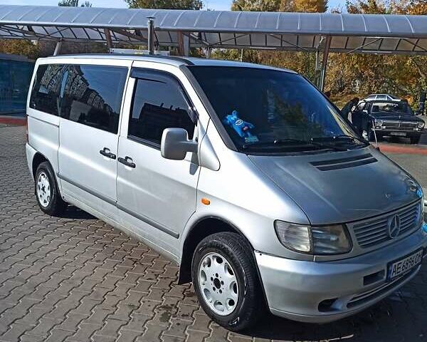 Серый Мерседес Вито, объемом двигателя 2.3 л и пробегом 368 тыс. км за 6200 $, фото 1 на Automoto.ua