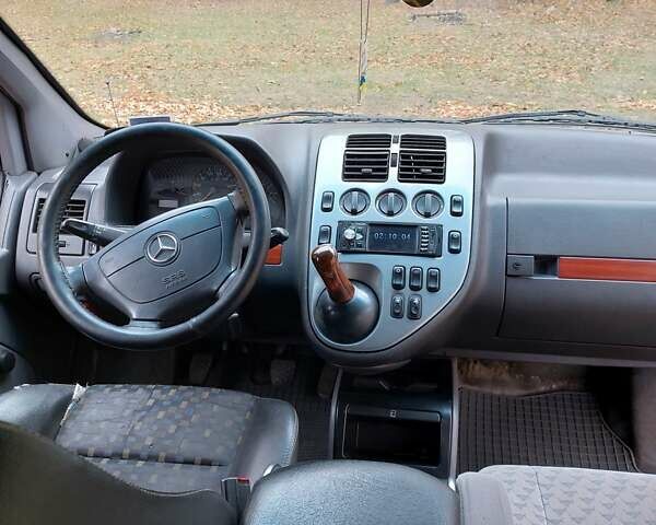 Серый Мерседес Вито, объемом двигателя 2.3 л и пробегом 291 тыс. км за 5900 $, фото 4 на Automoto.ua